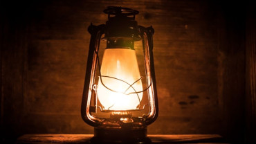 Lantern glowing in the dark night, symbolizing perseverance and awakening through practice