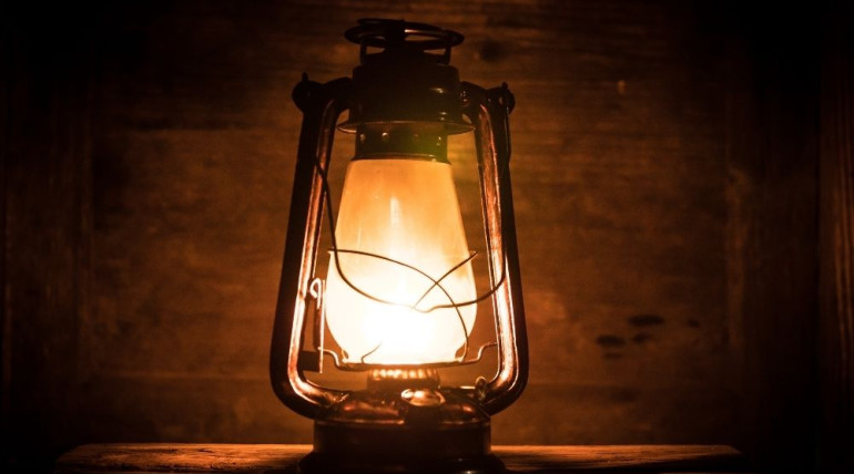 Lantern glowing in the dark night, symbolizing perseverance and awakening through practice